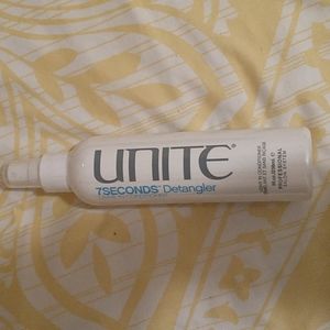 UNITE Detangler